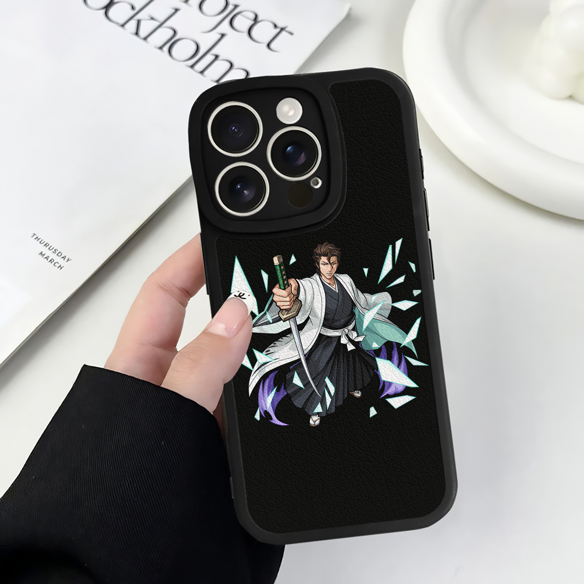 （画像用） ブリーチ 藍染 惣右介（あいぜん そうすけ） BLEACH Aizen Sousuke 【iPhone 16シリーズ対応】シリコンスマホケース（レザー調） 材質：シリコン